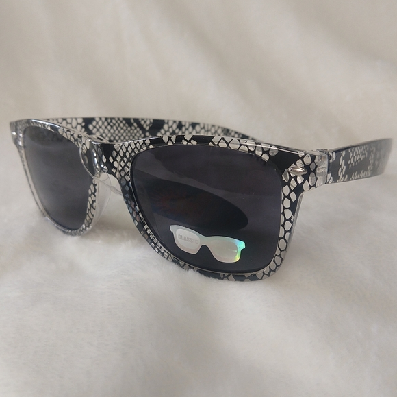 Retro UV 400 Snakeskin Print Sunglasses Black - Picture 6 of 8